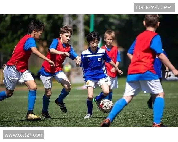 从贫困到辉煌足球明星童年艰辛历程揭秘